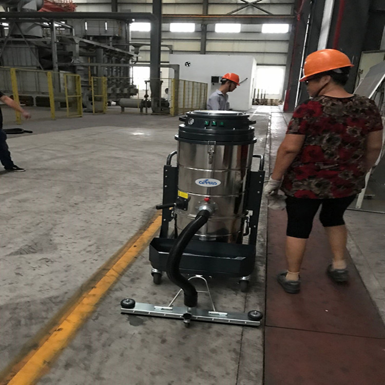 C3係（xì）列單相雙桶工（gōng）業吸塵器使用（yòng）現場